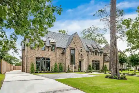 Architectural Masterpiece in Close-In Memorial