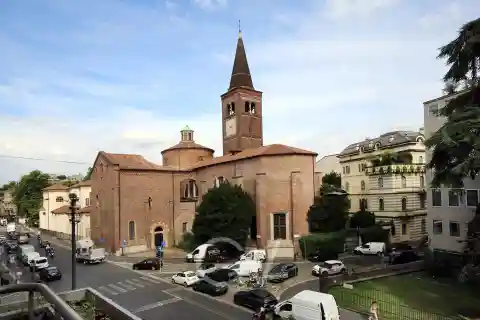 Apartment That Talks About Milano with Elegance