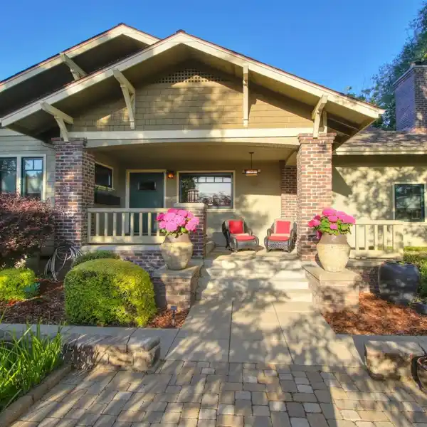 UNIQUE 1910S CRAFTSMAN HOME