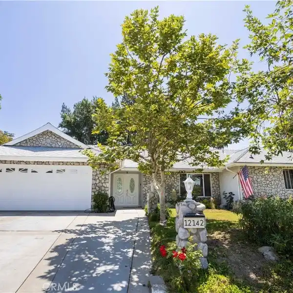 BEAUTIFULLY MAINTAINED RANCH-STYLE RESIDENCE