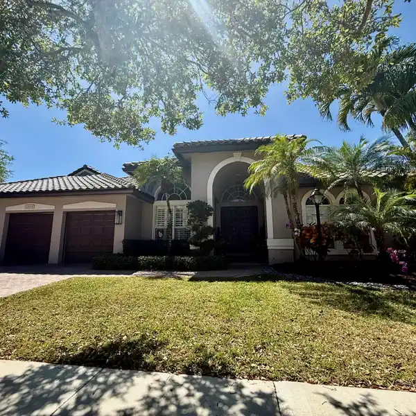 OPEN-PLAN HOME IN PEMBROKE FALLS