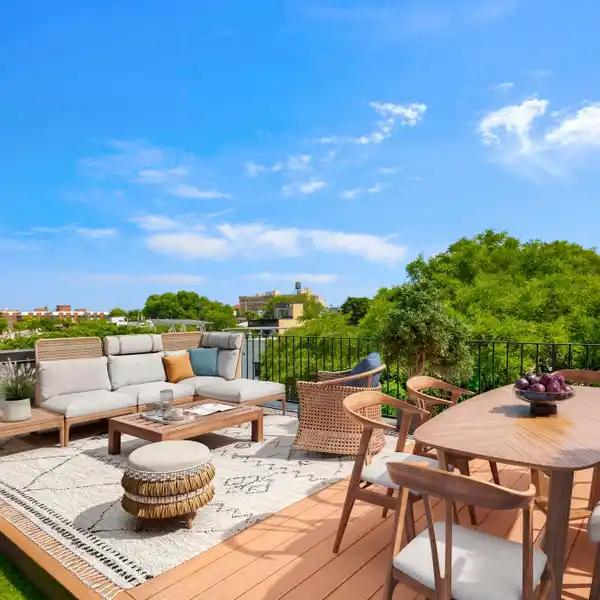 TOP-FLOOR HOME IN A RESTORED BROWNSTONE