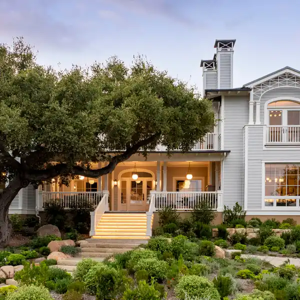 NEWLY RENOVATED OCEAN-VIEW ESTATE