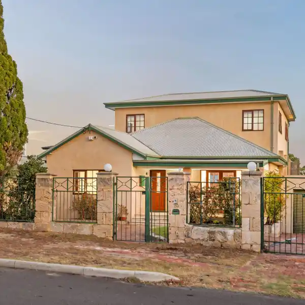 CLASSIC CHARACTER HOME