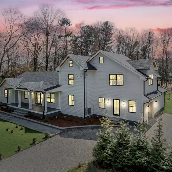 MODERN SOPHISTICATION WITH TIMELESS CHARM