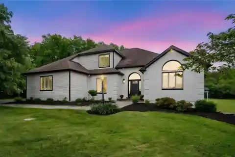 Modern Lakeside Living in Lake Watch