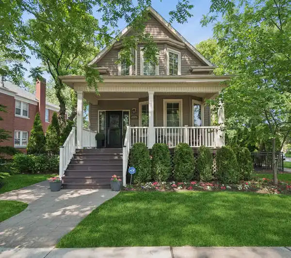 MOVE-IN READY HOME ON AN OVERSIZED LOT