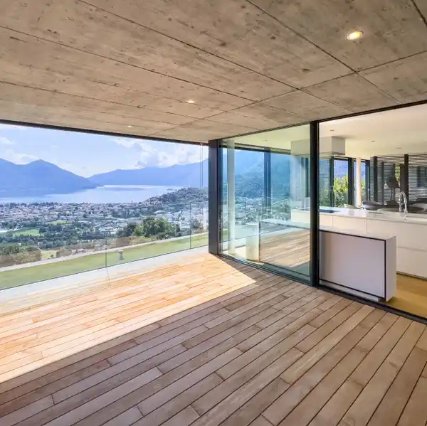 BRIGHT HOME WITH STUNNING PANORAMIC VIEWS