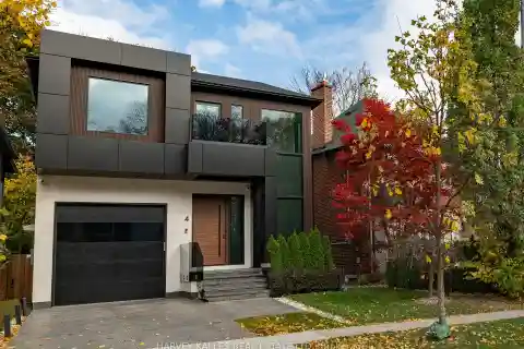 Modern Home Blending Innovation and Functionality