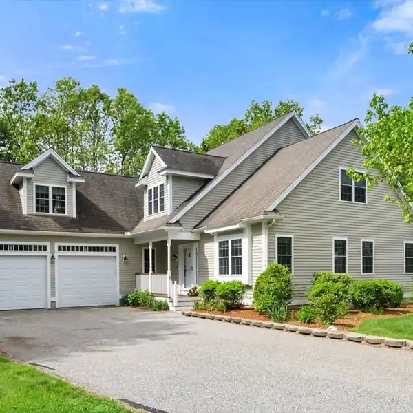IMPECCABLE TOWNHOME WITH SINGLE-FAMILY FEEL