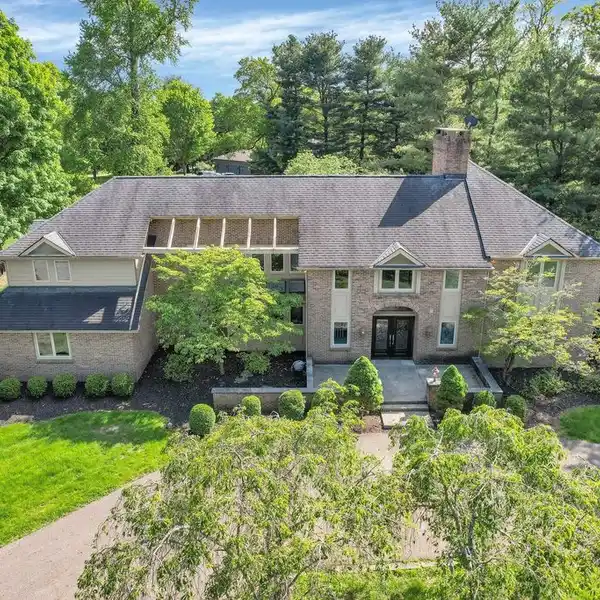 LUXURY AND PRIVACY ON TWO PICTURESQUE ACRES
