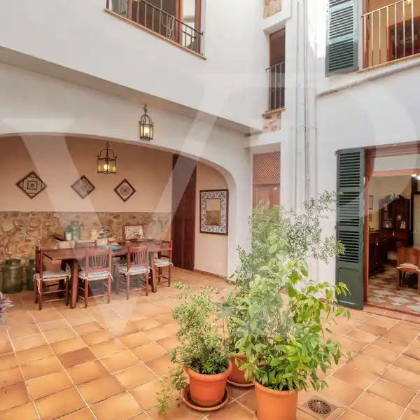 BEAUTIFUL MANOR HOUSE IN THE CENTER OF SóLLER