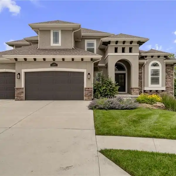 IMMACULATE HOME ON A PRIVATE CUL-DE-SAC