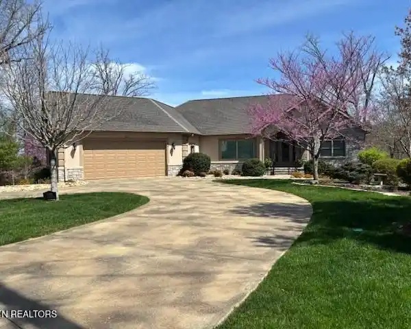 SPECTACULAR GOLF FRONT HOME