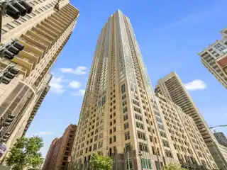 River North Luxury with Private Elevator Access