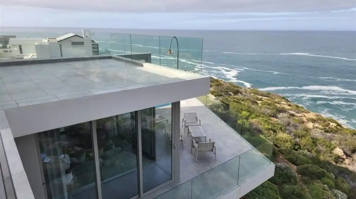 Modern Home with Uninterrupted Sea Views