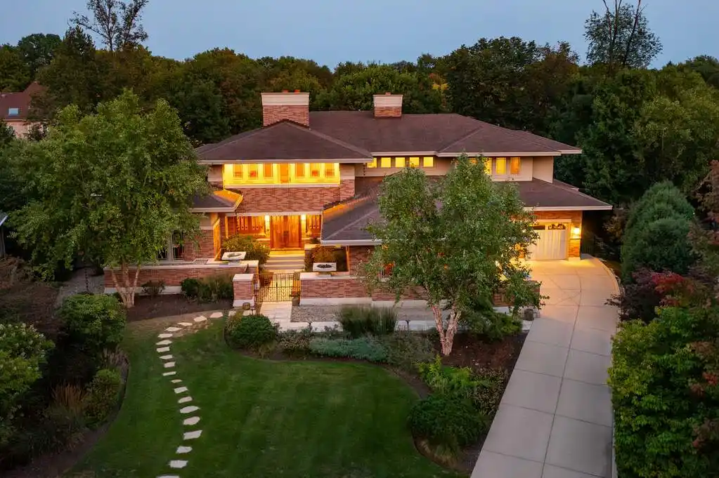 Extraordinary Frank Lloyd Wright-inspired Prairie-style Home