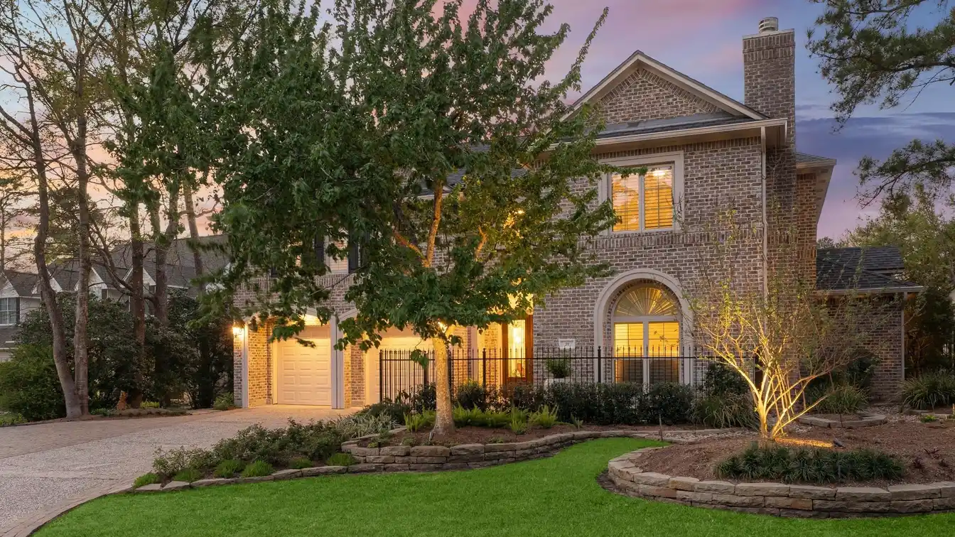 Exquisite Custom Home in Desirable Silvermont