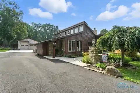 Fabulous 6.5-Acre Compound