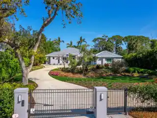 Exceptional Custom-built Residence with Separate Guest Quarters