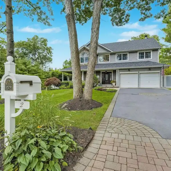 MOVE-IN READY COLONIAL WITH DESIGNER TOUCHES