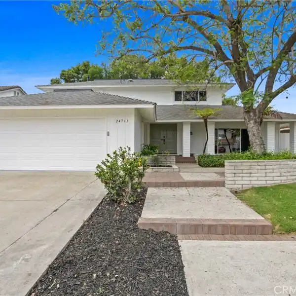 TIMELESS DESIGN WITH MODERN LIVING