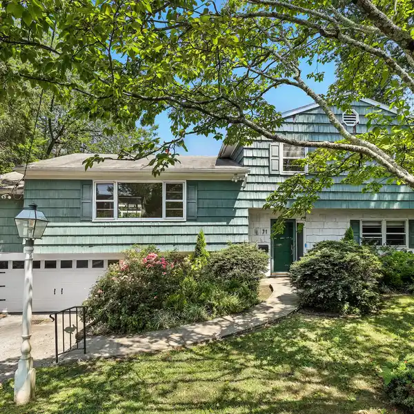 BEAUTIFUL HOME IN FABULOUS LOCATION