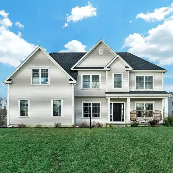 MODERN COLONIAL IN DESIRABLE KELLEY FARMS