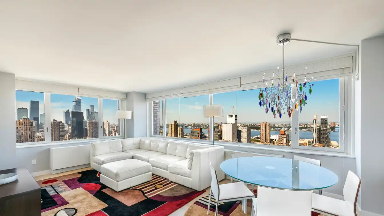 Contemporary High-end Furnished Rental