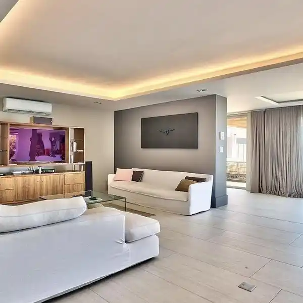 BEAUTIFULLY APPOINTED HOME WITH BREATHTAKING VIEWS