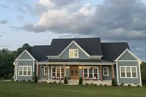 Beautiful Country Retreat on Four Acres