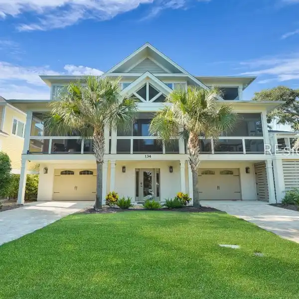 EXPANSIVE LUXURY BEACH HOME RETREAT