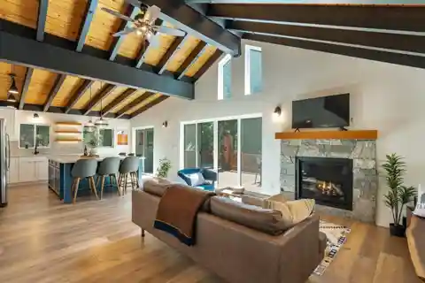 Cedar Flat Gem with Private Lake Access