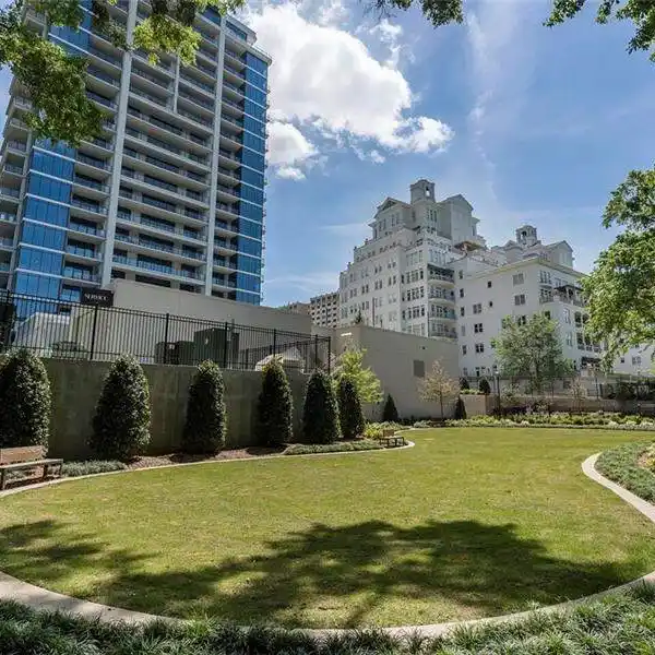 SOUGHT-AFTER RESIDENCE IN PRESTIGIOUS GRAYDON BUCKHEAD