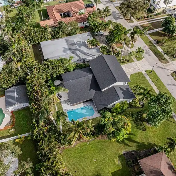ENTERTAINER'S DREAM ON PRESTIGIOUS COCONUT DRIVE