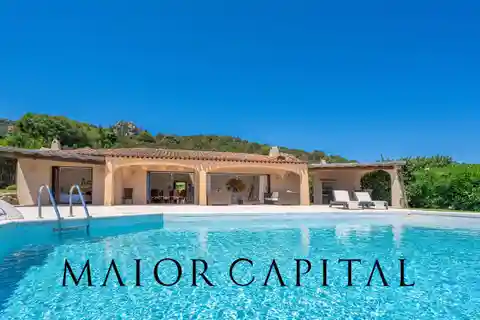 Refined Design with Panoramic Sea Views