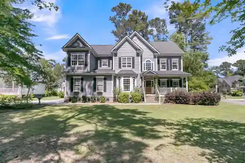 Beautifully Maintained Residence in Sought-after Tennyson