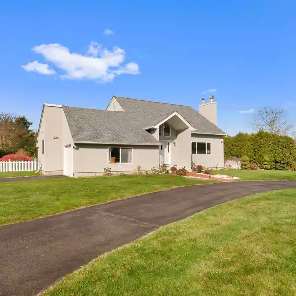 RENTAL HOME WITH EVERY AMENITY