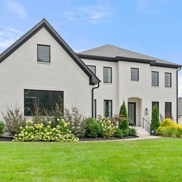 STUNNING BROOKBERRY FARM HOME