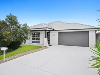 Ultra-Modern Single-Level Residence