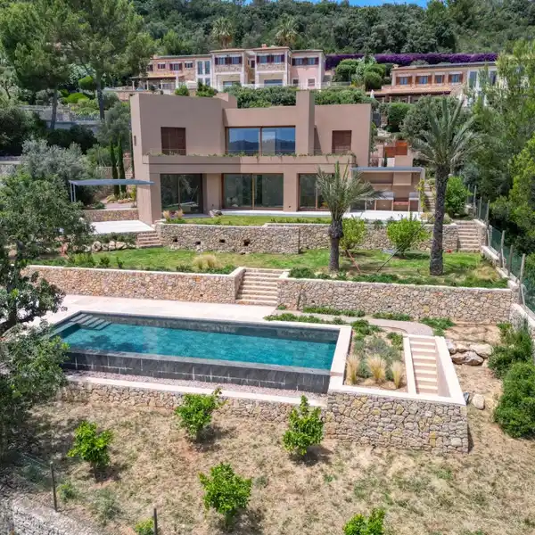 ELEGANT NEW VILLA IN A PRESTIGIOUS LOCATION