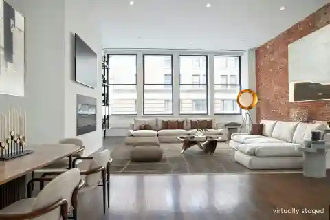 Beautiful Home in the Lofts of Greene