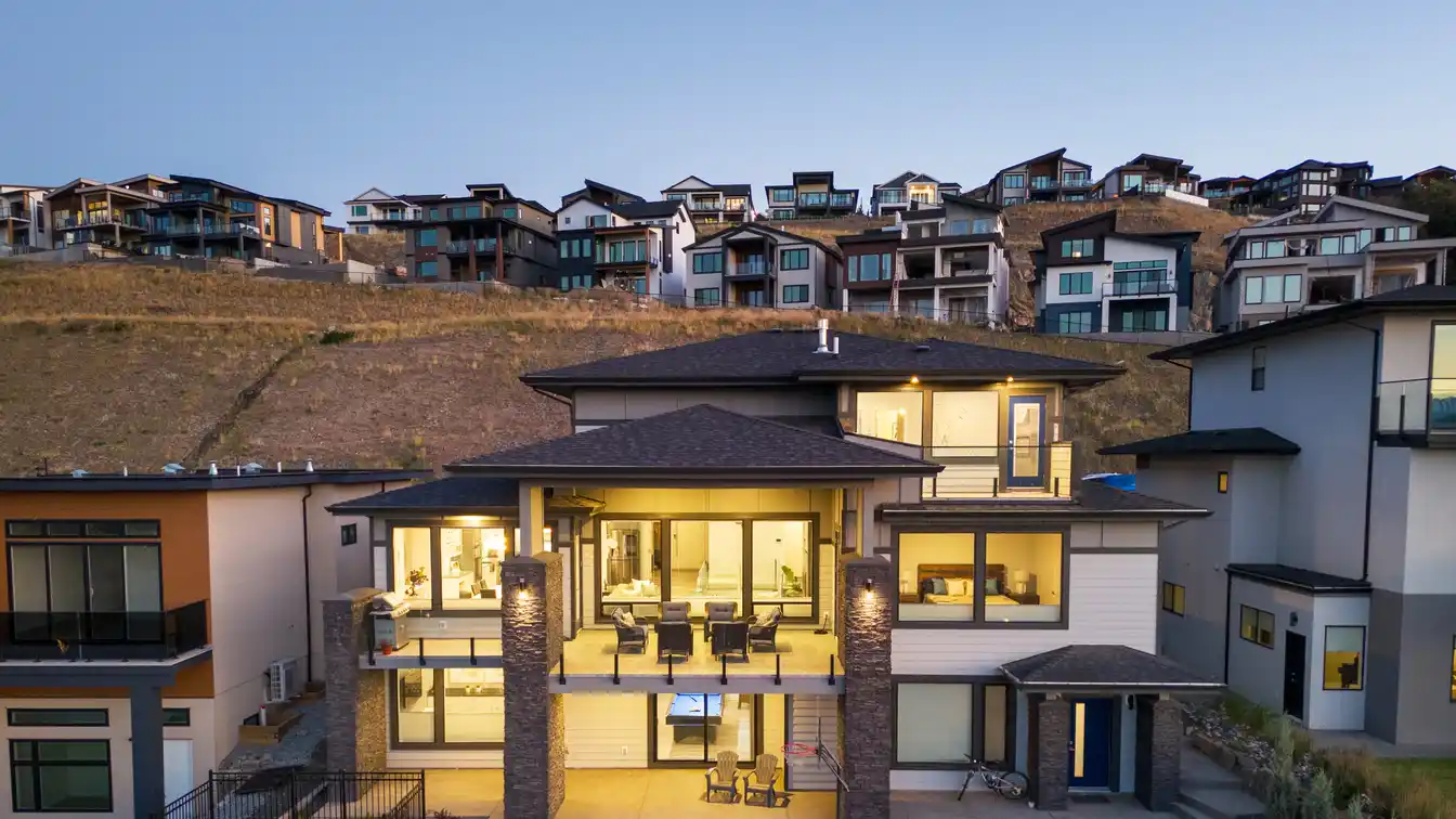 Luxurious Living with Lake Views