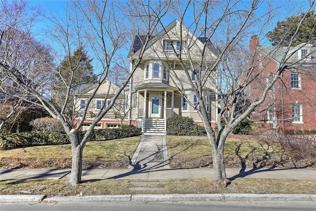 Exceptionally Remodeled 1900s Colonial