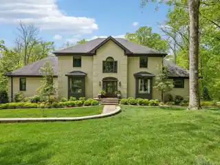 Sophisticated Living Amidst Natural Surroundings