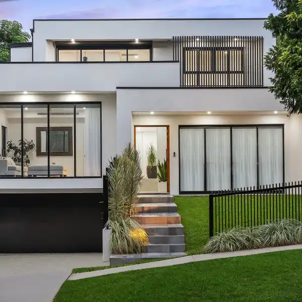 EXQUISITE NEW HOME