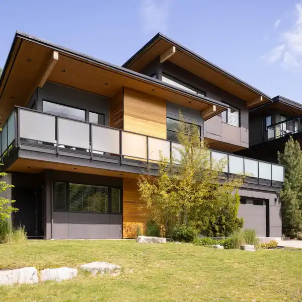 BEAUTIFUL CRUMPIT WOODS HOME
