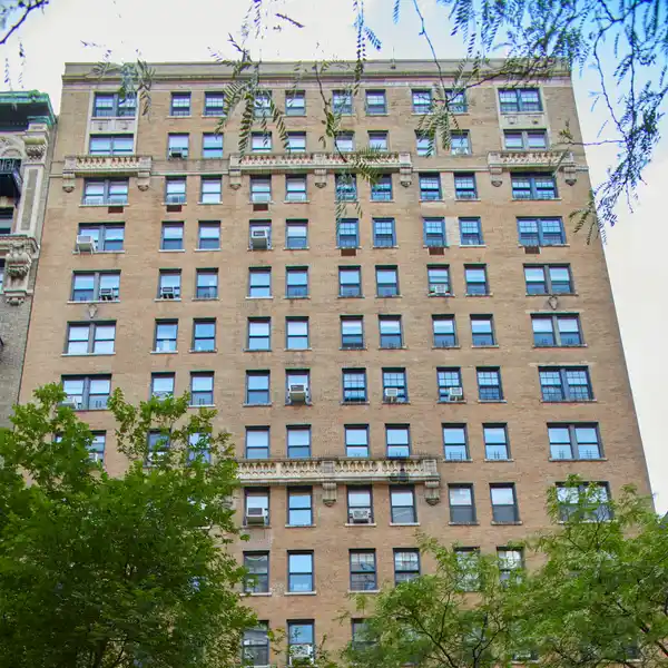 A PREWAR CLASSIC 6-ROOM HOME IN MOVE-IN CONDITION