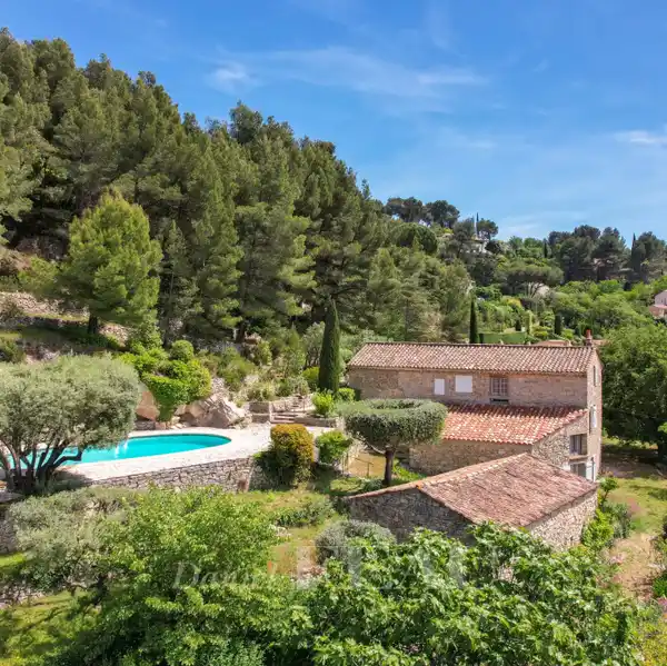 CHARMING 18TH-CENTURY STONE HOME NEAR LE BEAUSSET