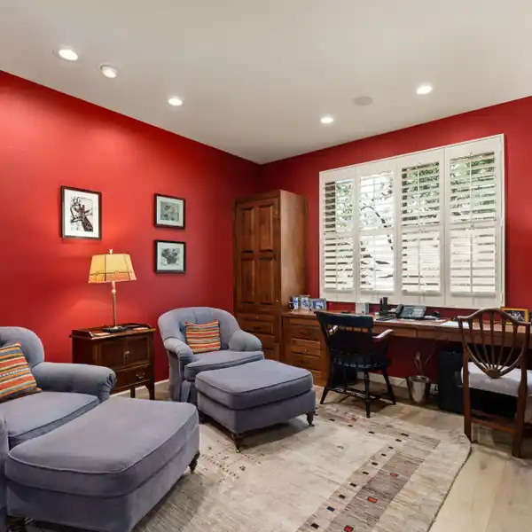 ELEGANT UPDATE GOLF COURSE HOME